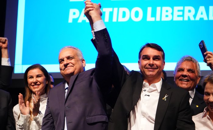 Flávio Bolsonaro é criticado por aliados pela escolha de Gaspar como vice