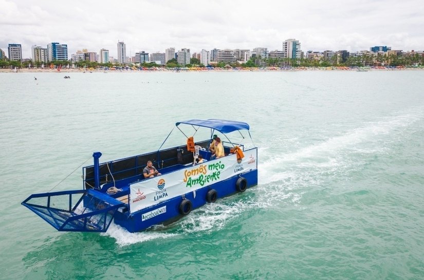 Ecoboat retira mais de mil toneladas de lixo da lagoa Mundaú e praias de Maceió