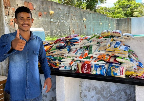 Entidades recebem mais de duas toneladas de alimentos arrecadados no Circuito Maceió é Massa