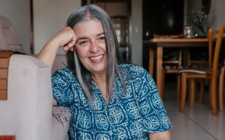 Escritora carioca Lilian Dias lança romance poético sobre finitude e os últimos dias de um homem que nunca parou de crescer