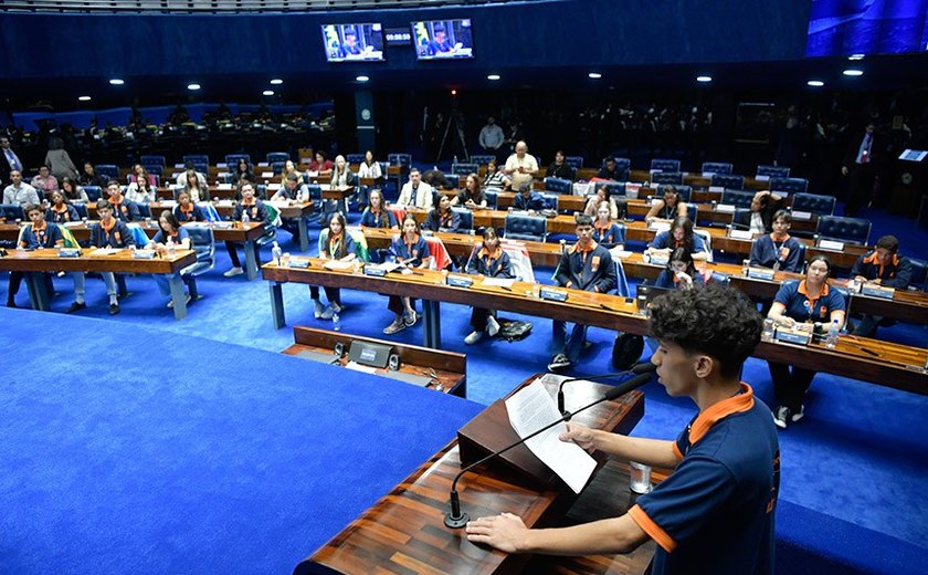 Jovens senadores de 2024 aprovam três propostas