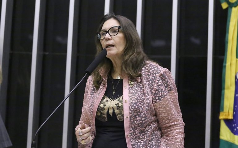 Comissão aprova projeto que suspende mudança em regra para privatização