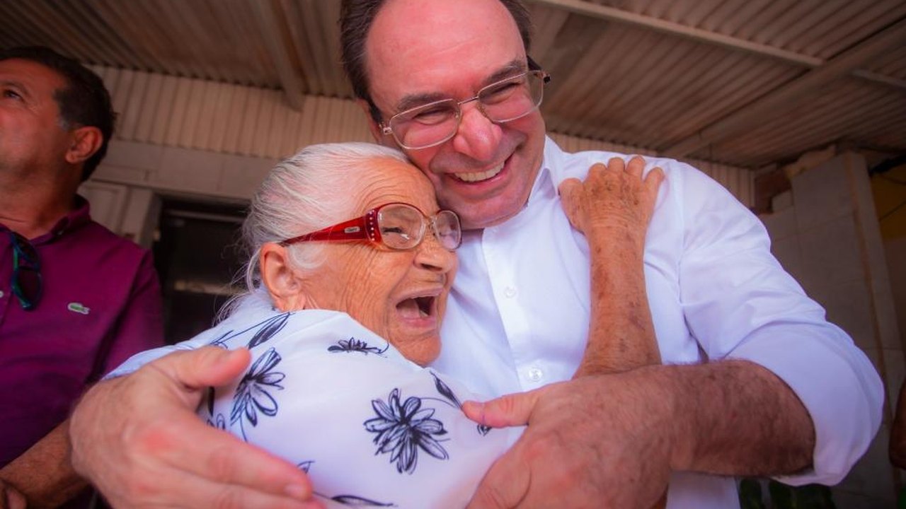 Emoção marca entrega de unidade de saúde no Pé-Leve Velho