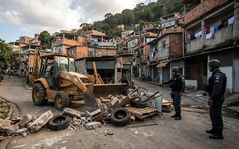 Polícia Militar realiza operação para remover barricadas em comunidades da Zona Sudoeste do Rio