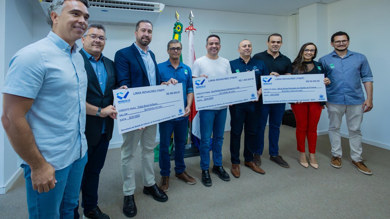 Governador entrega cheques da linha InovaCred - Finep a três empresas alagoanas