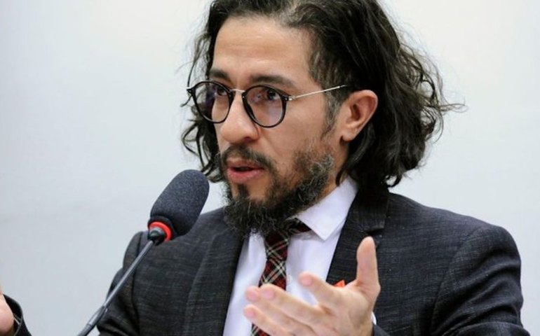 Jean Wyllys chama Eduardo Leite de 'gay com homofobia' e governador rebate: 'Deprimente'