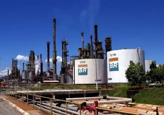 Ações da Petrobras reagem após queda e especulações sobre dividendos