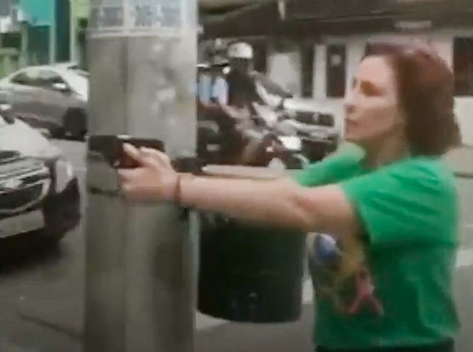 AGU envia à Itália defesa de extradição de Carla Zambelli