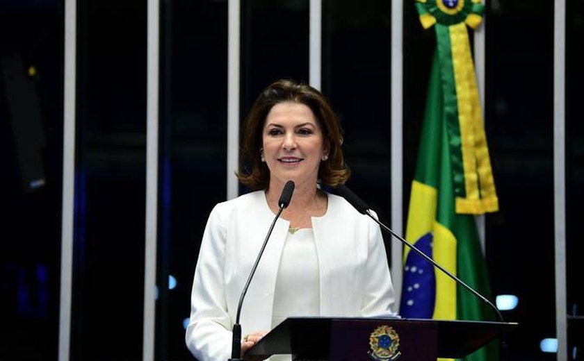 Suplente de Wellington Fagundes, Rosana Martinelli toma posse no Senado