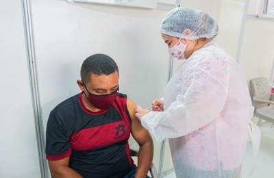 Arapiraca reduz intervalo entre primeira e segunda dose da Pfizer para 8 semanas