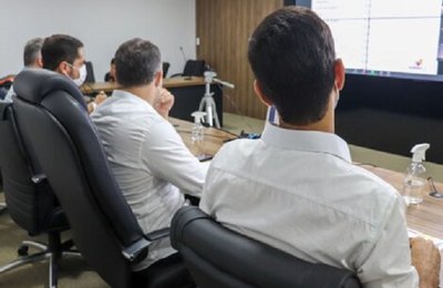 Após coletiva, prefeitos se reúnem com governador para discutir cenário da pandemia