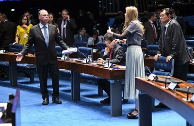 Senado rejeita privatização de empresas distribuidoras de energia