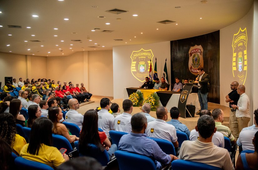 Novos agentes de trânsito recebem formação sobre mobilidade urbana e reforço da segurança viária