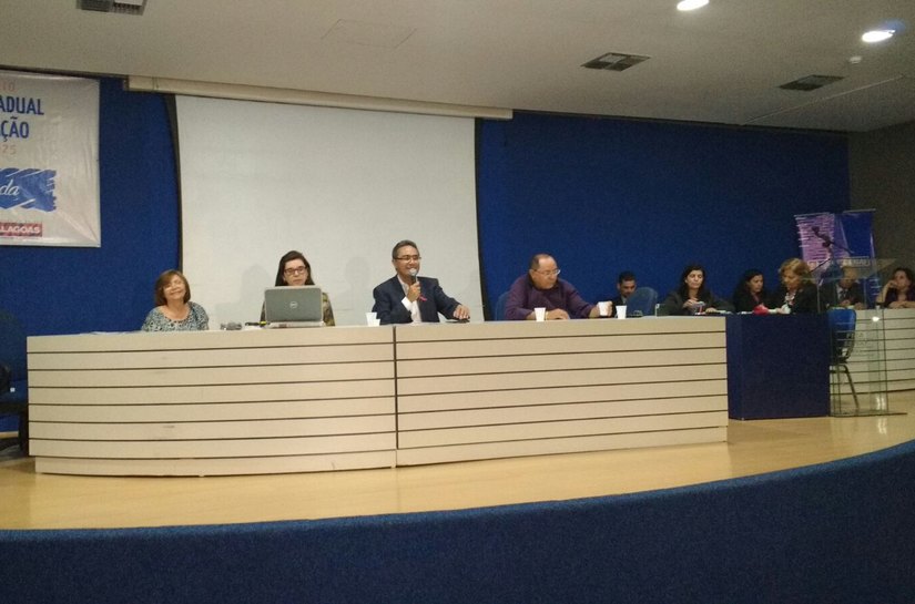 Debate sobre a valorização dos profissionais da Educação encerra seminário da ALE