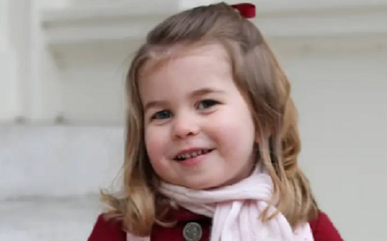 Princesa Charlotte comemora cinco anos com novas fotos feitas pela mãe