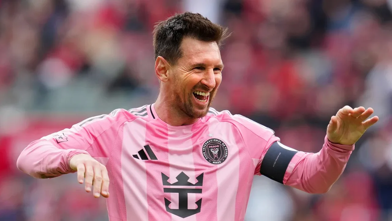 Às vésperas da Copa, Messi é substituído com dores na coxa e vai direto para o vestiário em jogo do Inter Miami