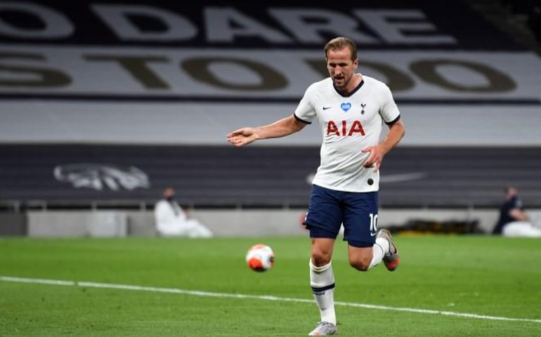 Com gol contra, Tottenham vence e ainda sonha com vaga na Liga dos Campeões
