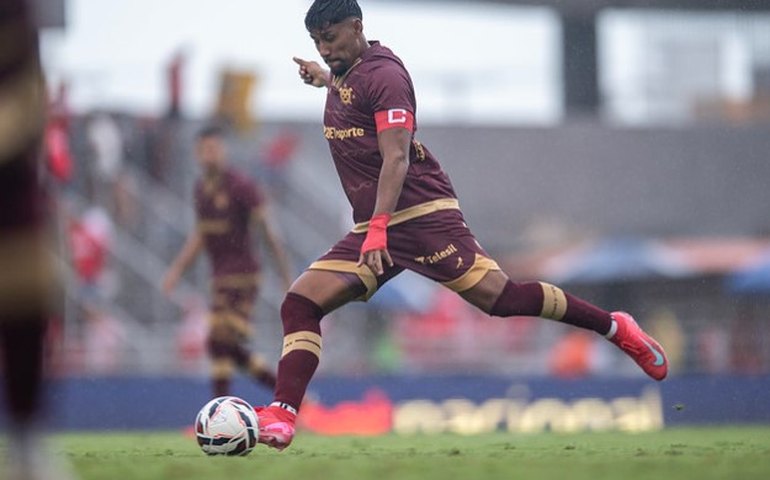 CRB quebra sequência do líder Goiás, bate o rival e se mantém invicto como mandante na Série B