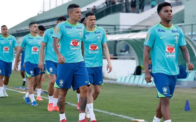 Treino da seleção tem drone, torcedores barrados e reencontro de Estêvão e Endrick