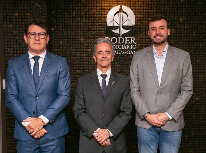 Prefeito de Anadia visita presidente do TJ-AL