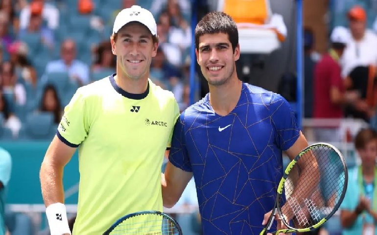 Alcaraz e Ruud são arrasados por Rublev e Tsitsipas na semifinal em Abu Dabi