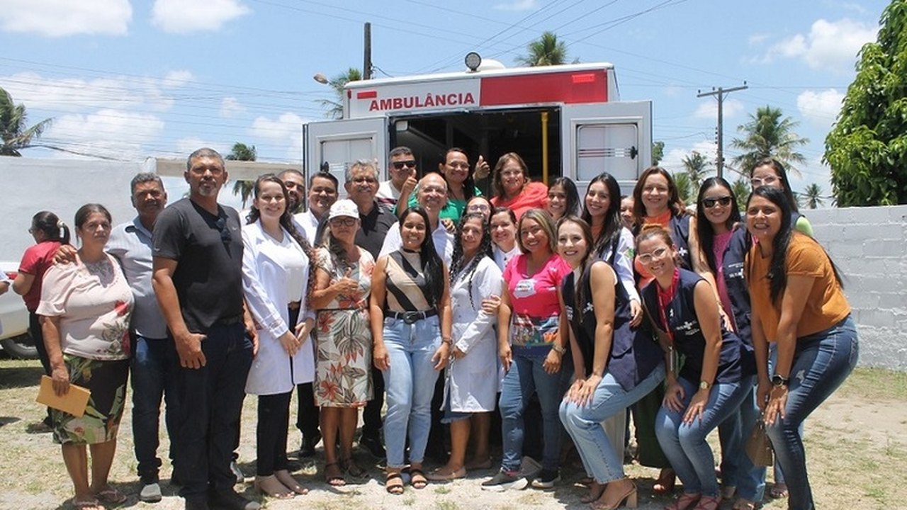 Prefeito Ronaldo Lopes entrega ambulância no povoado Palmeira Alta