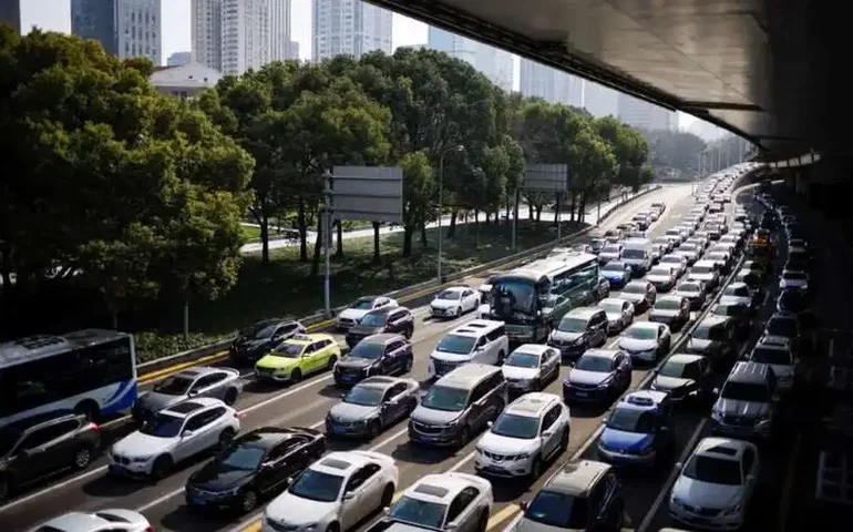Vendas de automóveis na China crescem em outubro, impulsionadas por subsídios e forte demanda