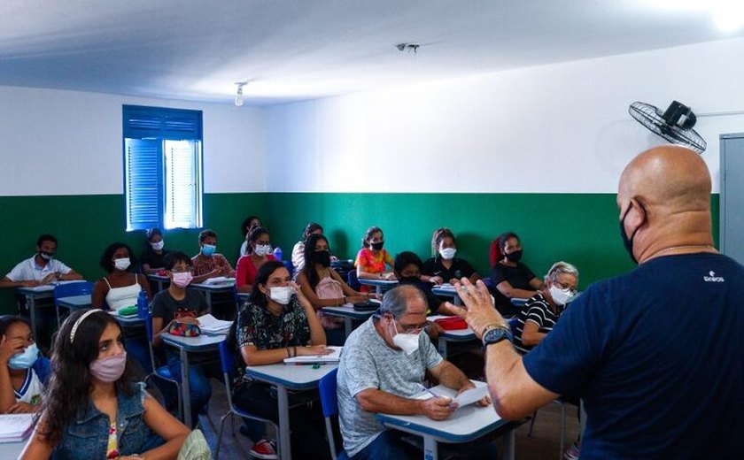 Alunas do Núcleo de Línguas Estrangeiras gabaritaram questões de espanhol e inglês no Enem 2022