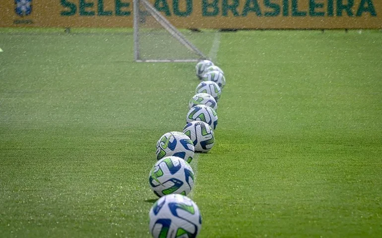 Atletas da seleção brasileira se apresentam para amistosos contra Inglaterra e Espanha