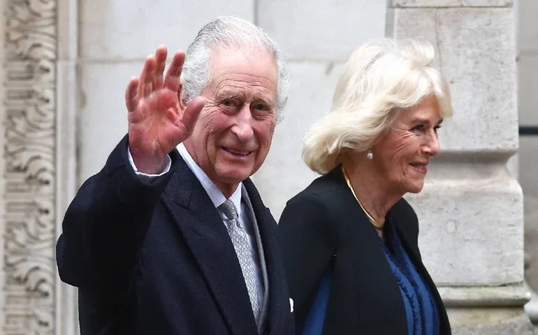 Rei Charles e rainha Camilla lamentam morte do papa e dizem estar com 'coração pesado'
