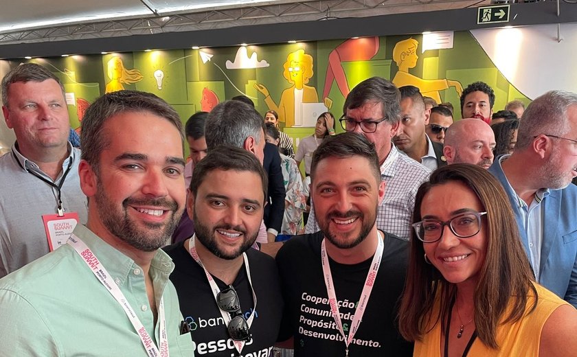 Representantes do Executivo gramadense assinam termo do programa RS Digital