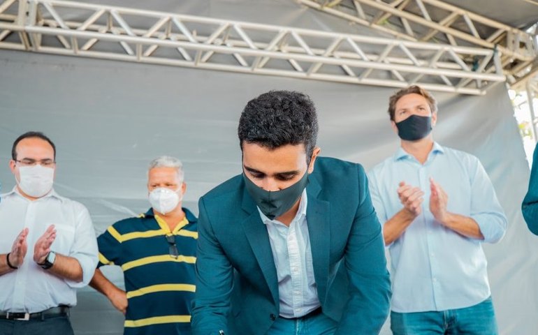 Prefeito JHC solicita ao Ministério da Saúde inclusão de professores em grupo prioritário de vacinação