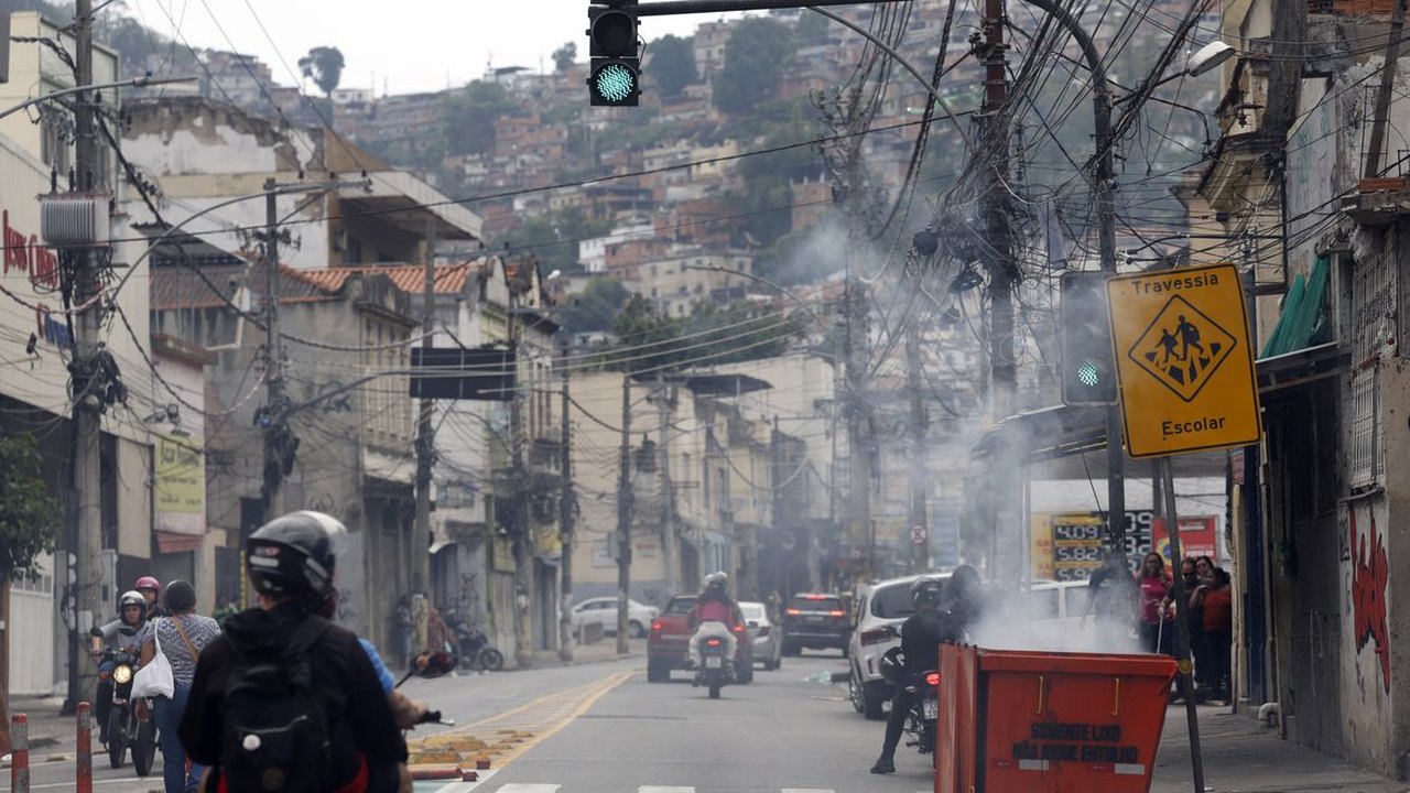 'Um herói em sua profissão e um gigante em nossas vidas': diz esposa de policial morto em operação no Alemão e na Penha