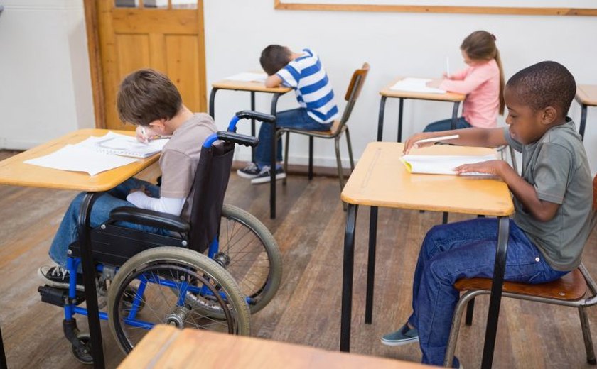 Balanço do semestre: projeto aprovado prevê punição para escolas que recusarem matrículas