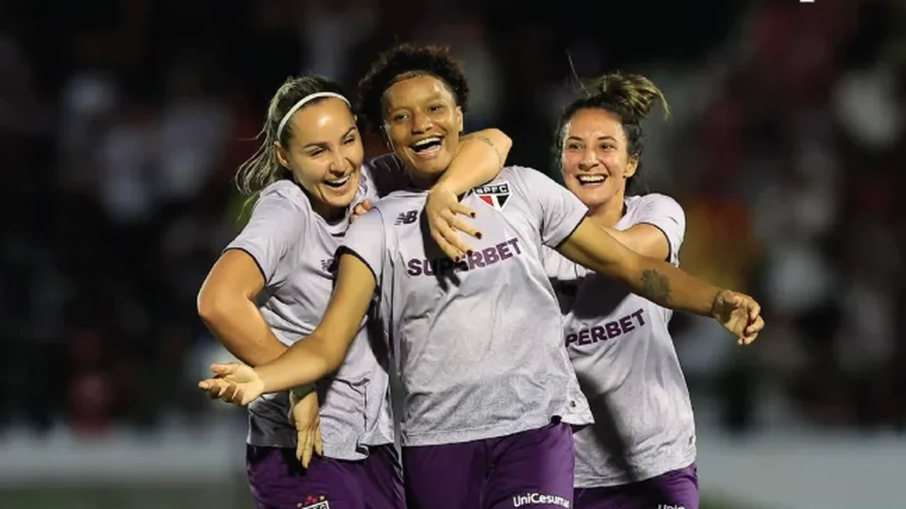 São Paulo empata com o Corinthians e conquista inédito Brasileirão feminino no MorumBis lotado