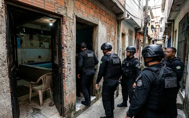 Polícia Civil descobre área de lazer do TCP escondida atrás de porta de ferro na Serrinha