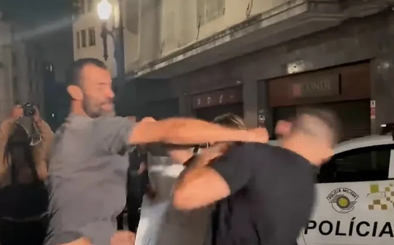 Ex-deputado Arthur do Val leva soco em protesto contra violência policial em SP