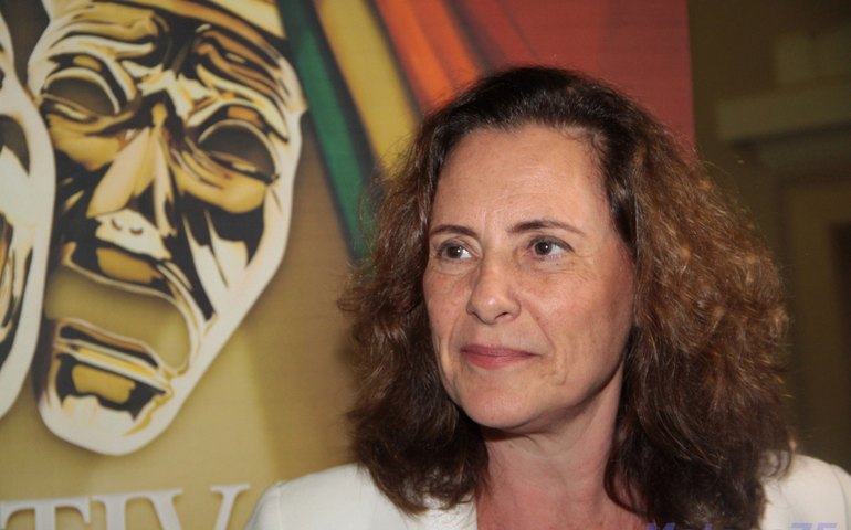 Mãe de 4 filhos, Elizabeth Savalla revela que venceu doença para engravidar