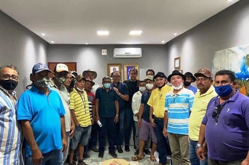 Prefeito Theobaldo Cintra anuncia que Major Izidoro terá sua própria feira de gado