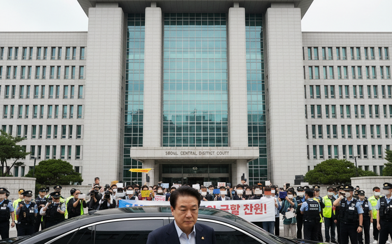 Ex-presidente da Coreia do Sul é condenado a cinco anos de prisão por rebelião