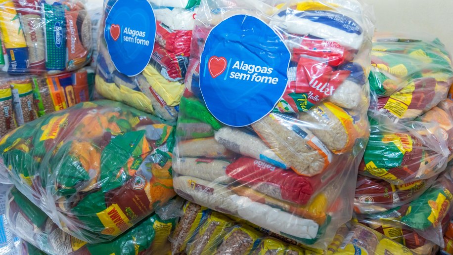 Alagoas Sem Fome arrecada mais de 57 toneladas de alimentos com entrega à Associação de Moradores da Garça Torta