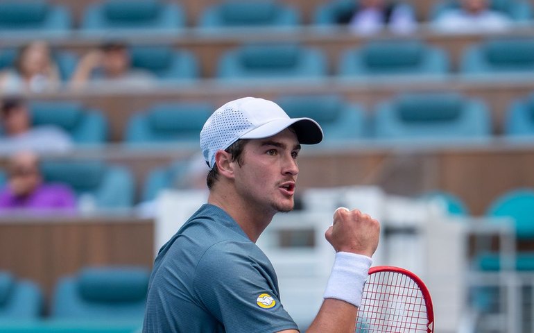 João Fonseca vence estreia em Miami e terá Alcaraz na 2ª rodada