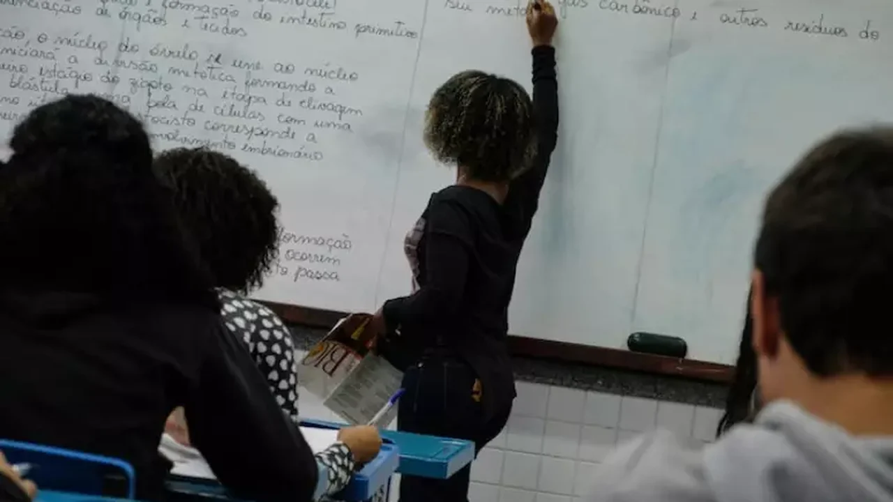 Paralisação na educação: professores pedem melhores condições de trabalho