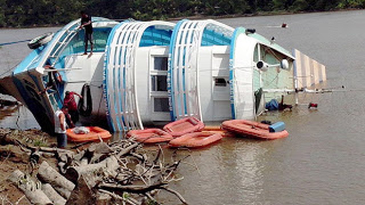 Barco do TRE afunda na Zona Rural de Macapá; ninguém se feriu e a votação não foi afetada