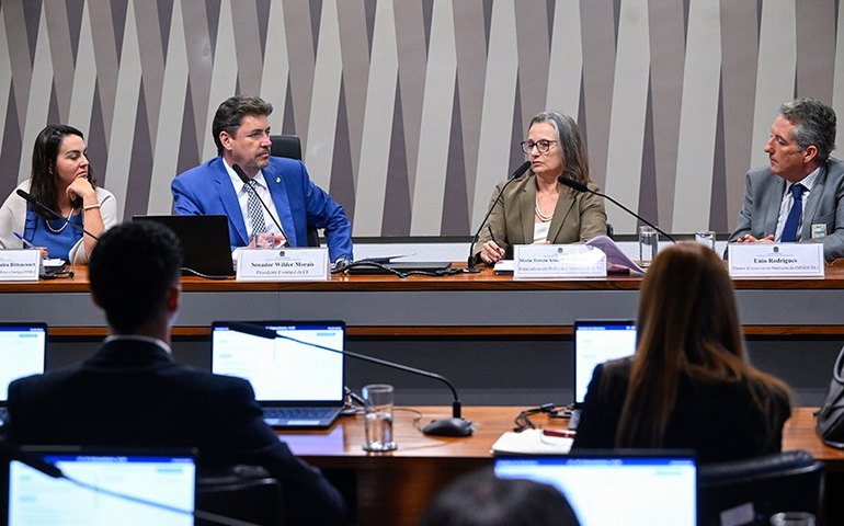Debatedores pedem controle estatal menor em política de minerais críticos