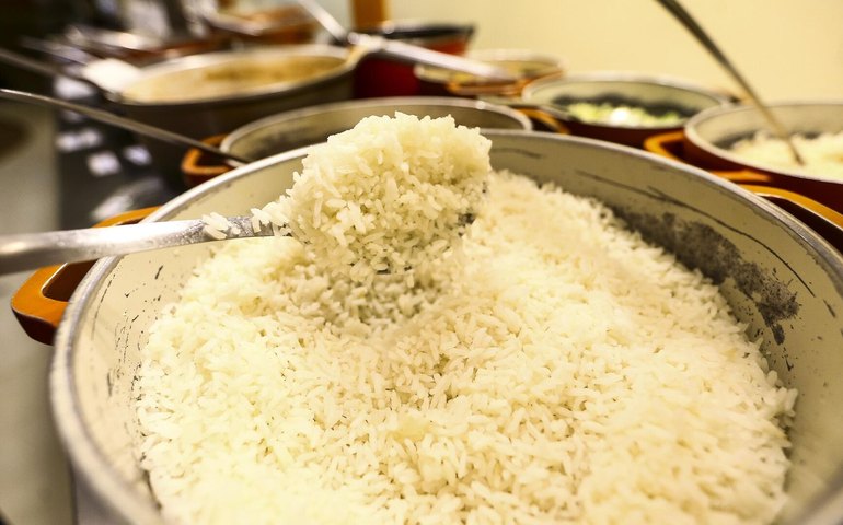 Redução de preços? Governo pode reduzir imposto brasileiro de importação de alimentos, diz ministro