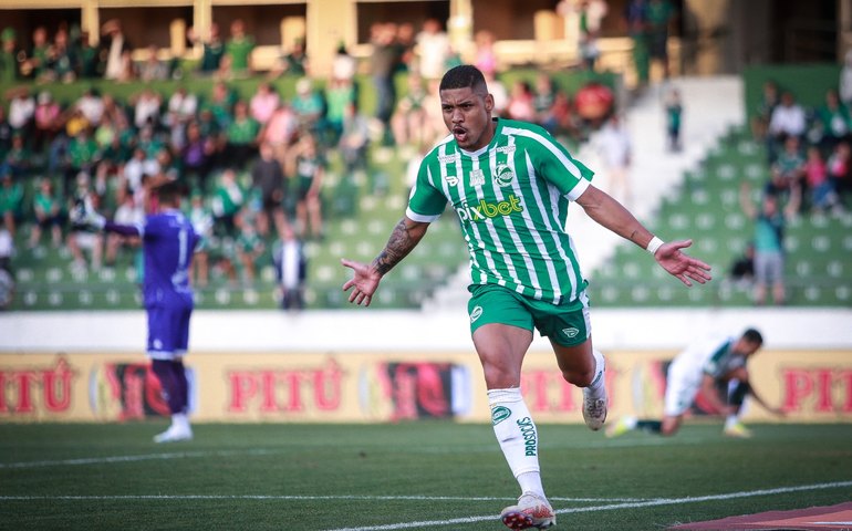 Juventude aproveita falha da defesa, bate Guarani e cola no G-4 da Série B