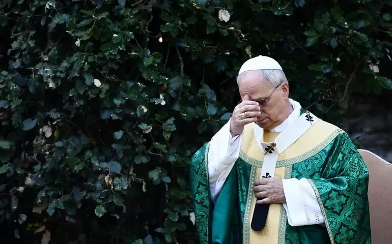 Papa celebra 1ª 'missa verde' e pede conversão de negacionistas