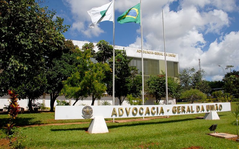 AGU diz que exames de Bolsonaro, já entregues ao STF, deram negativo
