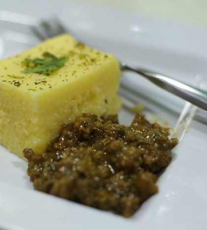 Polenta com carne moída